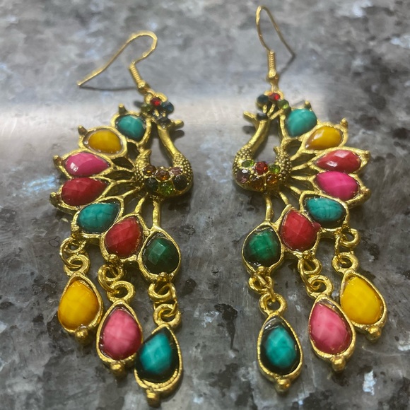 ⭕️ 3/$24 ⭕️ Beaded gold rainbow peacock earrings with rhinestones / NWOT - Picture 4 of 7